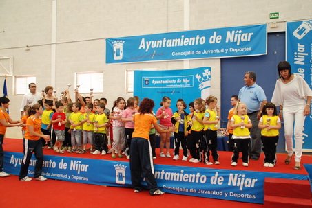 entregatrofeosalasedmdeludotecabarriadaspujaireruescasyatochares.jpg