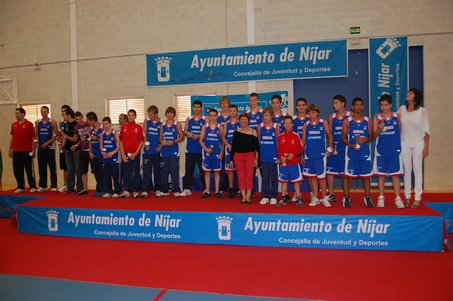 recogidadetrofeosdelaedmdebaloncestocategorainfantilycadete2.jpg
